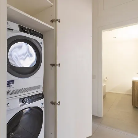 Mc House Con Posto Auto كومو