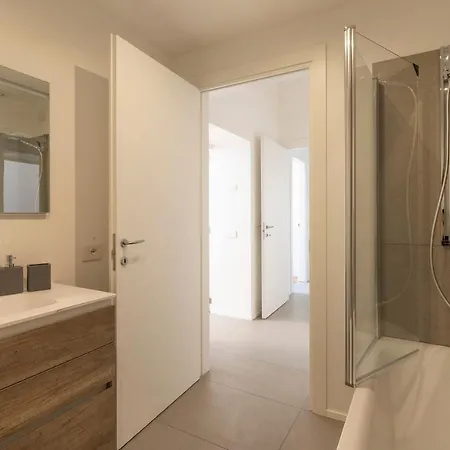 Apartment Mc House Con Posto Auto Como