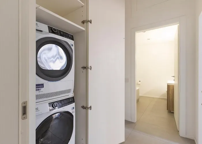 Mc House Con Posto Auto קומו